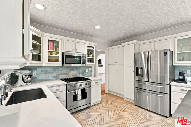 8266 Clinton Street photo 10