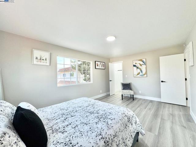 20595 Center St, Castro Valley CA: https://media.crmls.org/mediaz/7ce41448-76e3-4d63-bb26-02710cc10dff.jpg