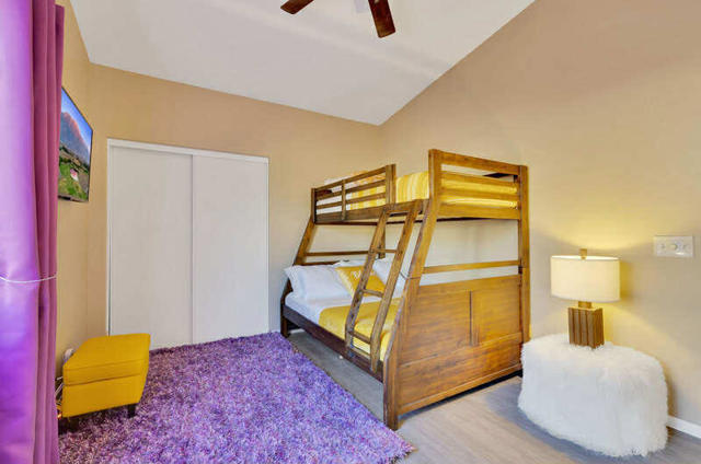 Image 21 of 32 For 83939 Carolina Court