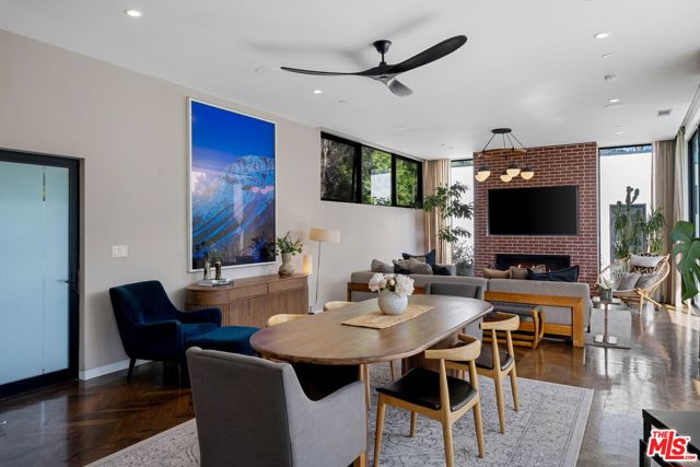 1102 Amoroso Place, Venice CA: https://media.crmls.org/mediaz/7ce51c18-ef0c-476f-85b9-9881f12be8f2.jpg