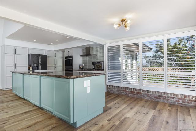 6641 Murray Park Dr, San Diego CA: https://media.crmls.org/mediaz/7ce54c3a-cd30-4e30-a1f9-71b017ef8e56.jpg