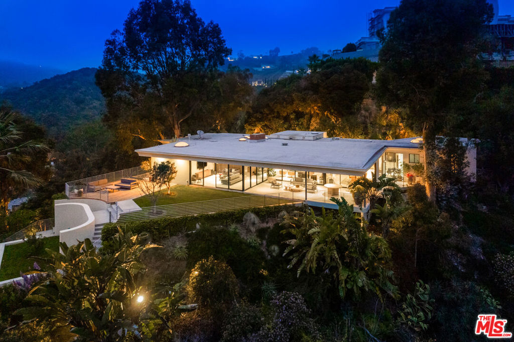 10556 Fontenelle Way — Contemporary