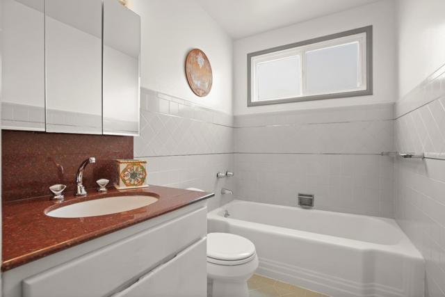 78 Seacliff Avenue, Daly City CA: https://media.crmls.org/mediaz/7ce5db88-ace5-4064-abf6-2aa610c8332c.jpg