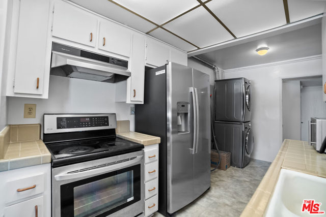 5950 Buckingham, Culver City CA: https://media.crmls.org/mediaz/7ce600a4-7490-4f84-91de-088fcf76eb4f.jpg