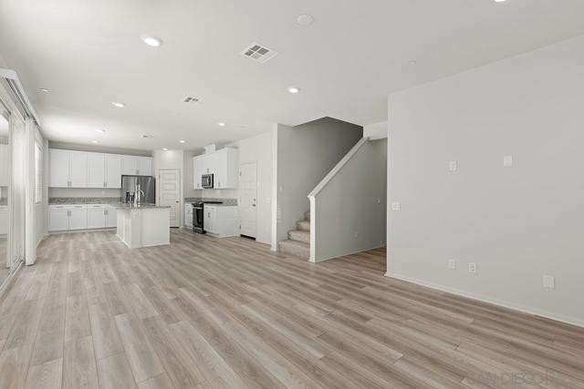 Image 8 of 40 For 40486 Melrose Dr