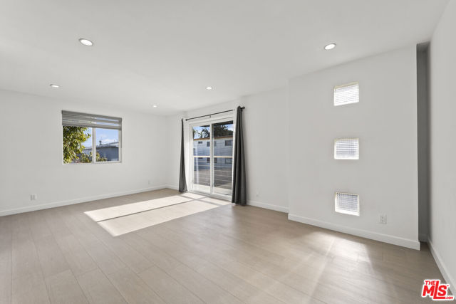 712 Pacific Street, Santa Monica CA: https://media.crmls.org/mediaz/7ce61f45-b81d-413c-a48b-7925cffa9c70.jpg