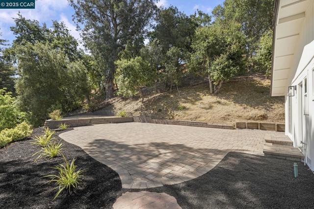 3233 Lucas Circle, Lafayette CA: https://media.crmls.org/mediaz/7ce6602d-1bf3-409b-8c80-13bdaba5adb3.jpg