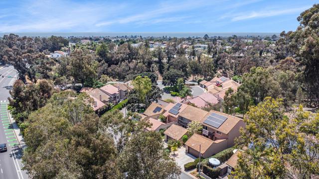 2026 Avenue of the Trees, Carlsbad CA: https://media.crmls.org/mediaz/7ce69375-fa01-42aa-aee7-69244a3220db.jpg