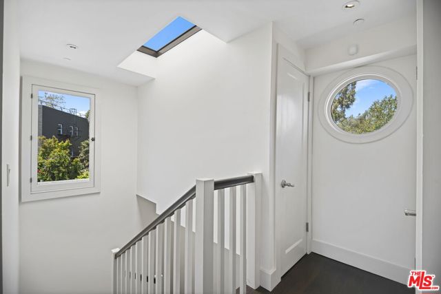 1210 Cabrillo Avenue, Venice CA: https://media.crmls.org/mediaz/7ce6b71d-5b9f-4e09-bc47-510b46d49e1c.jpg