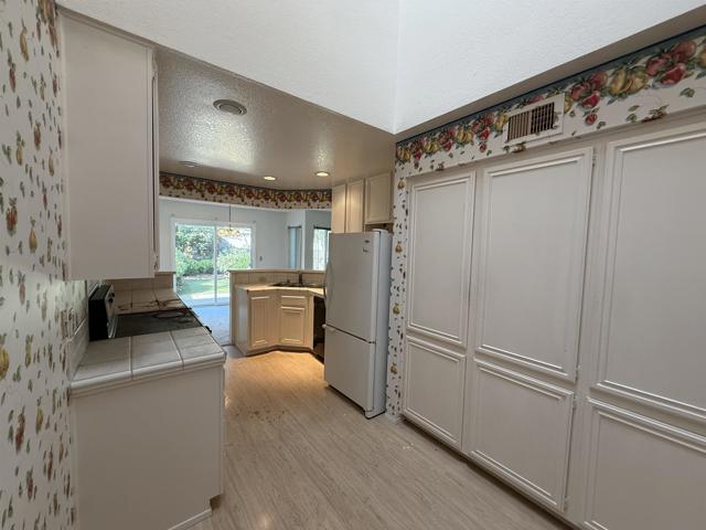 7551 Rainswept Ln, San Diego CA: https://media.crmls.org/mediaz/7ce71abe-94fb-4c91-8c0c-d1b9e6c15cf2.jpg