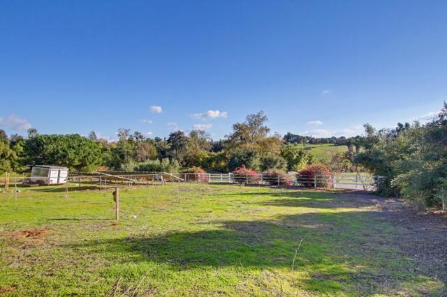 31503 Stardust Lane, Valley Center CA: https://media.crmls.org/mediaz/7ce7be25-ee2d-4e32-ac06-d54d249cc2fb.jpg