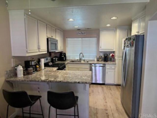 Detail Gallery Image 3 of 28 For 1010 Baywood Cir #E,  Chula Vista,  CA 91915 - 3 Beds | 2 Baths