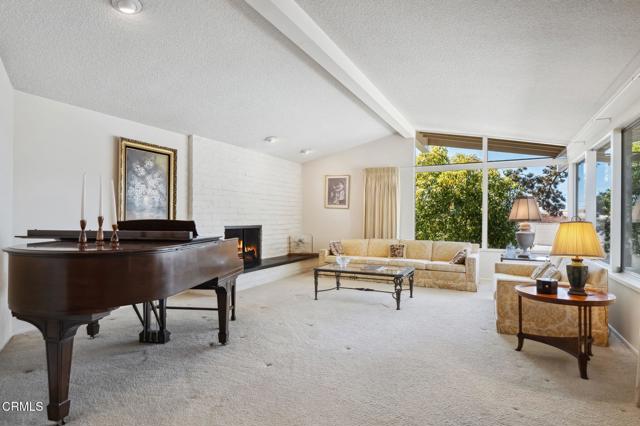262 Crestwood Avenue, Ventura CA: https://media.crmls.org/mediaz/7cea1ac9-d9bb-4c9d-95c7-b4ce7e0afc81.jpg
