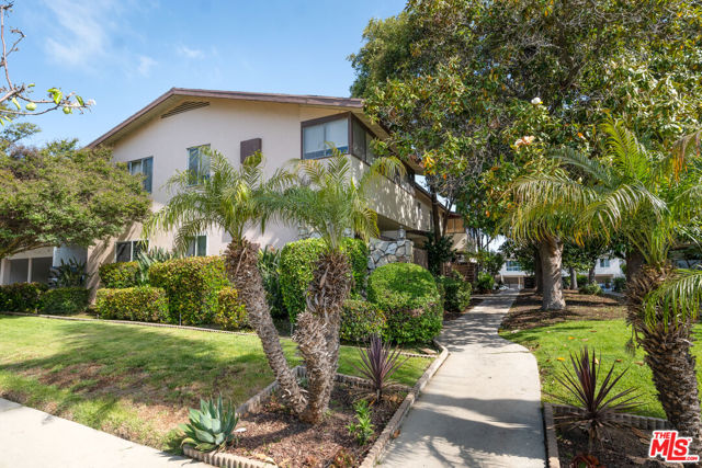 14007 Moorpark Street photo 5