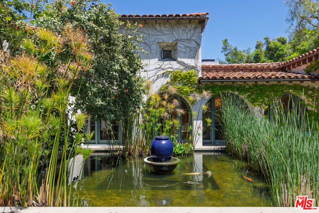 350 N Cliffwood Avenue, Los Angeles CA: https://media.crmls.org/mediaz/7cea9f3f-a7f9-402f-a5f9-68c3dfc349e6.jpg
