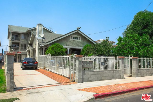 Photo of 8813 CANBY Avenue, Northridge, CA 91325