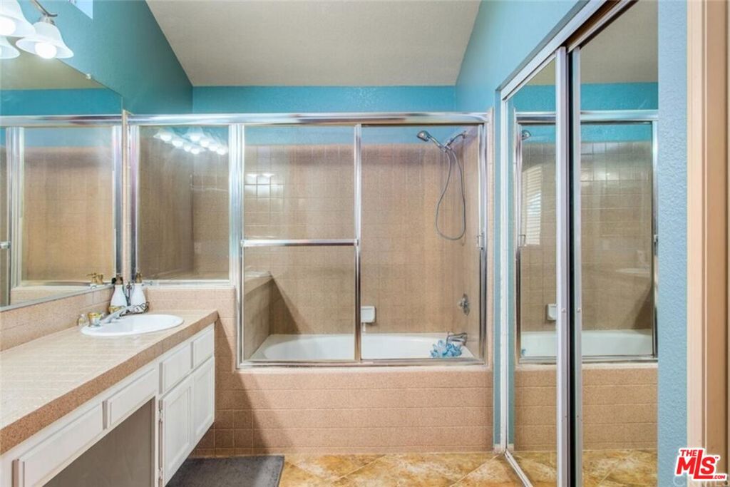 https://media.crmls.org/mediaz/7ceac49d-41b1-4109-8a54-65bd831ed15f.jpg?preset=X-Large