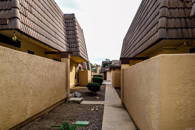 2170 Alpine Glen Pl., Alpine CA: https://media.crmls.org/mediaz/7cead42b-ae60-4bdd-829d-db5d1ce118b6.jpg