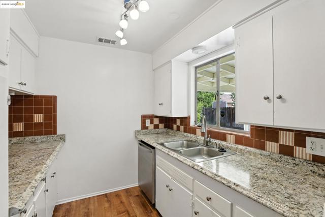 6725 Austin Way, Sacramento CA: https://media.crmls.org/mediaz/7ceb12c7-9367-4cc0-bf73-57d35f8c6b49.jpg