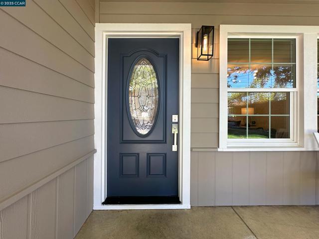 1818 Granada Dr, Concord CA: https://media.crmls.org/mediaz/7ceb5feb-76d4-48c5-83be-a2de4b743b5d.jpg