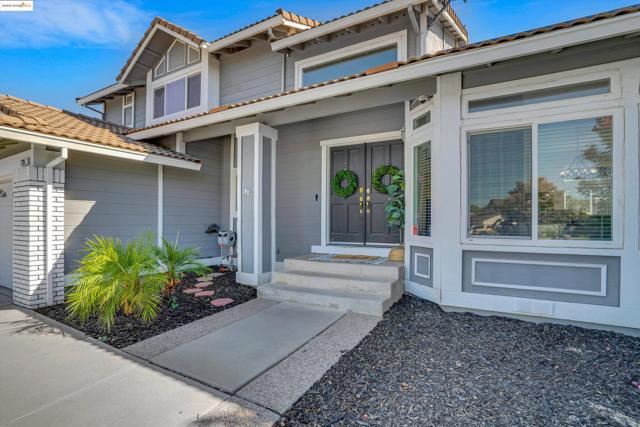 235 Pecan Pl, Brentwood CA: https://media.crmls.org/mediaz/7ceb9894-af25-4153-9326-3c26153bae6d.jpg