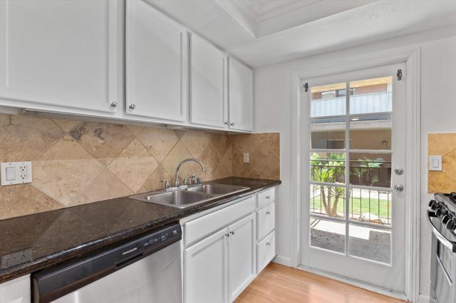 400 N Sunrise Way, Palm Springs CA: https://media.crmls.org/mediaz/7cebc623-c915-49a9-92b8-ff8e02bff146.jpg