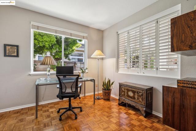 26 Farallon Ct, Richmond CA: https://media.crmls.org/mediaz/7cebc990-714b-48a2-81d5-dfe4172929ce.jpg