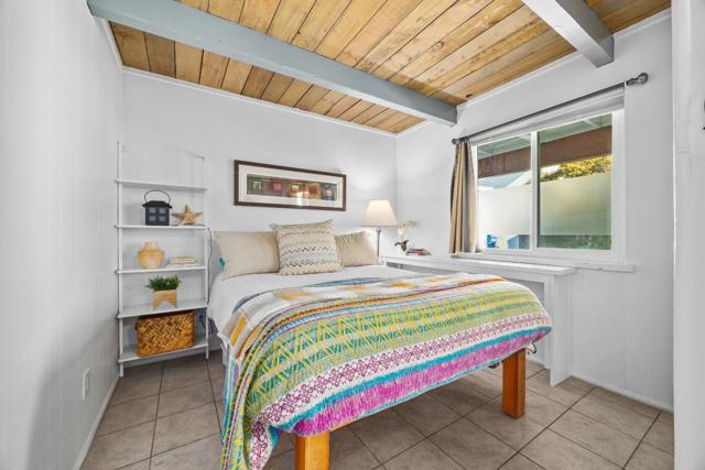 360 36th Avenue, Santa Cruz CA: https://media.crmls.org/mediaz/7cebd3fa-54ae-4fd3-a919-e8a9bcc6a5b8.jpg
