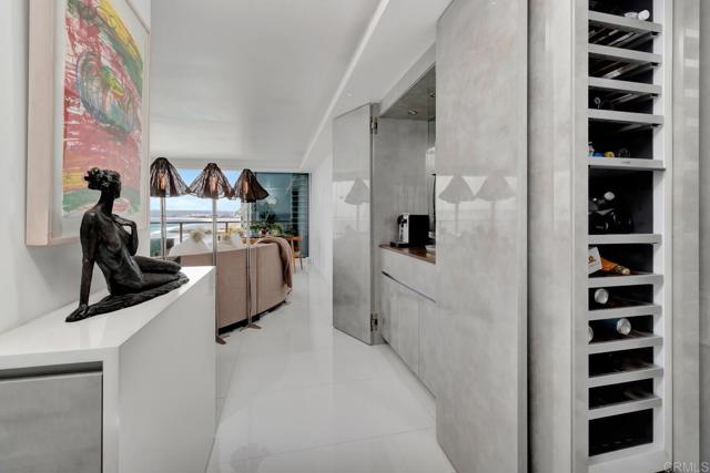 Detail Gallery Image 3 of 40 For 1760 Avenida Del Mundo #504,  Coronado,  CA 92118 - 2 Beds | 2 Baths