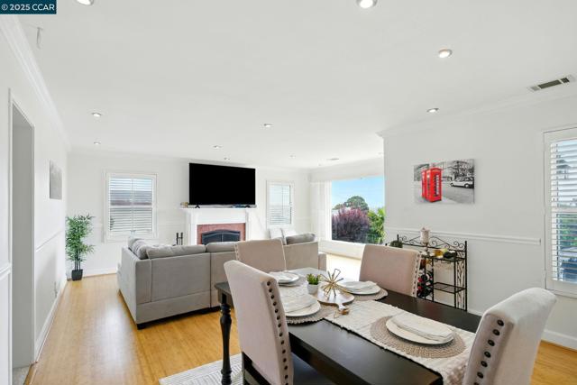 7968 Michigan Ave, Oakland CA: https://media.crmls.org/mediaz/7ceca6eb-f56d-44dd-b5e2-049e436f8367.jpg