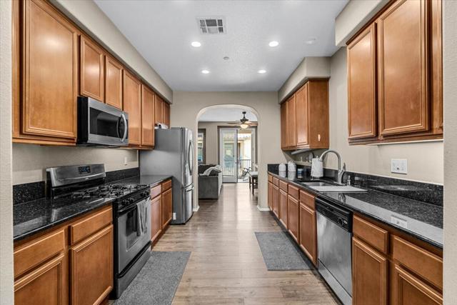 118 Paseo Bravo, Palm Desert CA: https://media.crmls.org/mediaz/7cecf67d-c19e-4109-86c5-8f92e39374fb.jpg