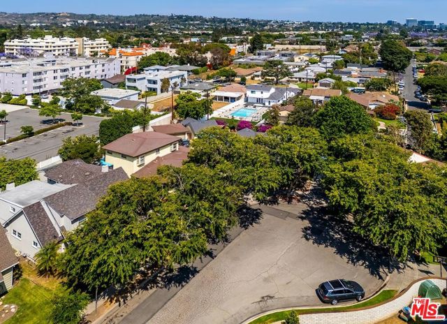 11205 Huntley Place, Culver City CA: https://media.crmls.org/mediaz/7ced938d-f8b6-4f5a-a0bd-98a8ff6a2328.jpg