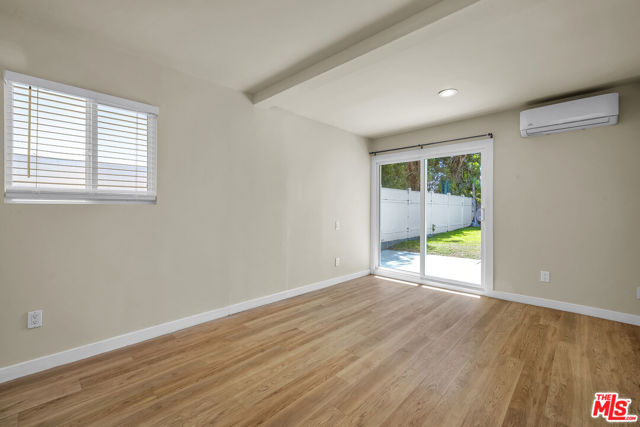 5137 1/2 Reynier Avenue, Los Angeles CA: https://media.crmls.org/mediaz/7ced9bf4-81a8-4a46-a759-4a064bdd8360.jpg