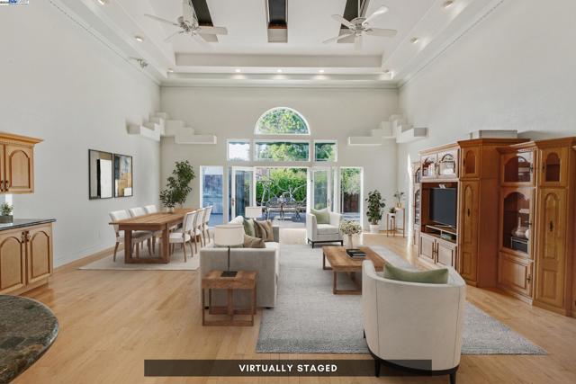 3171 Verdant Way, San Jose CA: https://media.crmls.org/mediaz/7ceda052-ab29-4b34-a6cc-140d87720dee.jpg