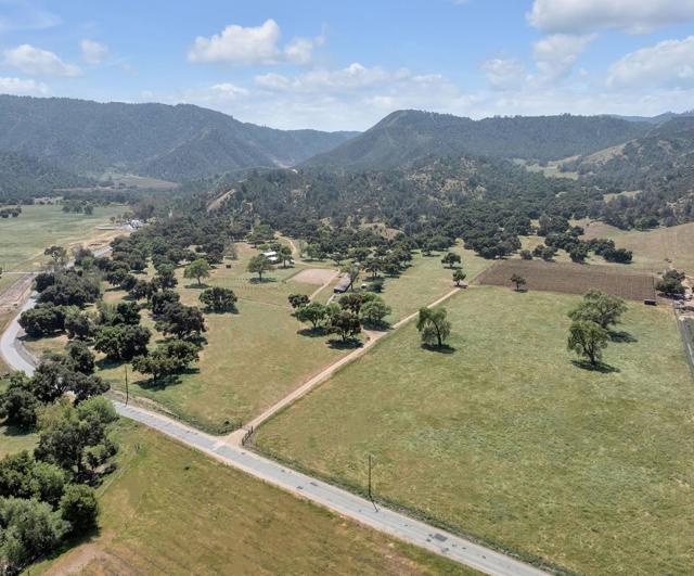 770 Limekiln Road, Hollister CA: https://media.crmls.org/mediaz/7cee4dd7-d599-4065-b5df-aef71e20d739.jpg