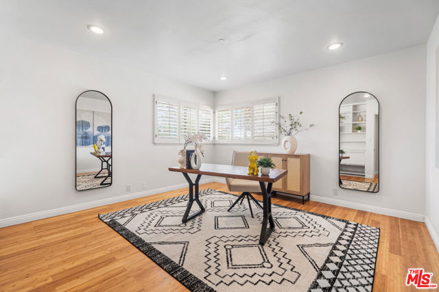 5210 S Corning Avenue, Los Angeles CA: https://media.crmls.org/mediaz/7ceeb705-c6a8-4a5a-b387-371abe4b4c54.jpg