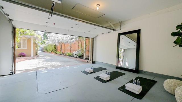 526 W Poplar Avenue, San Mateo CA: https://media.crmls.org/mediaz/7ceeca1f-9cf2-402d-9253-947e4dee80ac.jpg