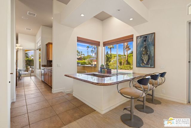 16 Villaggio Place, Rancho Mirage CA: https://media.crmls.org/mediaz/7cef1b02-40dd-44cc-9b94-6272adbb4248.jpg