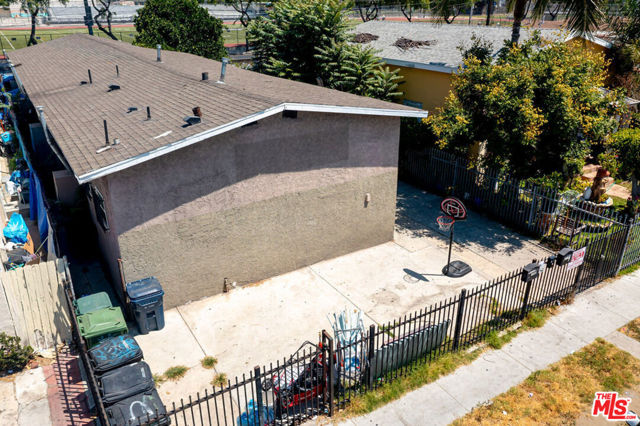1159 E 64th Street, Los Angeles CA: https://media.crmls.org/mediaz/7cef98c5-5b04-4bde-b40d-c68429adb398.jpg