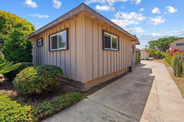 1565 Chestnut Avenue, Carlsbad CA: https://media.crmls.org/mediaz/7cf02998-f457-4757-9e4b-72ce893baefc.jpg
