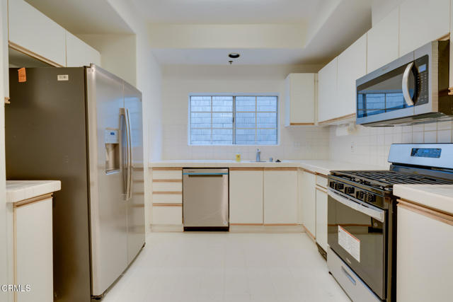 10925 Blix Street, Toluca Lake CA: https://media.crmls.org/mediaz/7cf09a1c-7c60-463f-9f13-85718775c6f7.jpg
