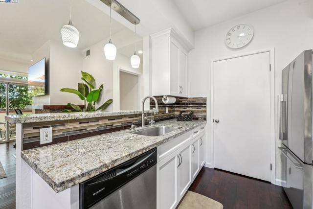 7020 Stagecoach Road, Dublin CA: https://media.crmls.org/mediaz/7cf10f17-2263-40db-be05-86e486f72b7a.jpg