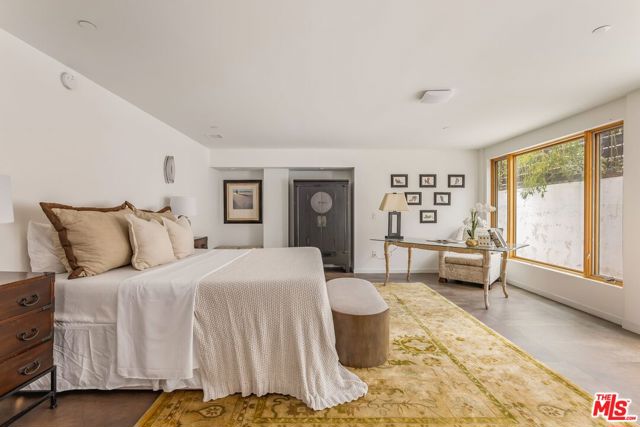 12443 W Sunset Boulevard, Los Angeles CA: https://media.crmls.org/mediaz/7cf16af3-64da-4016-9a4e-cbf5a51cfd7a.jpg
