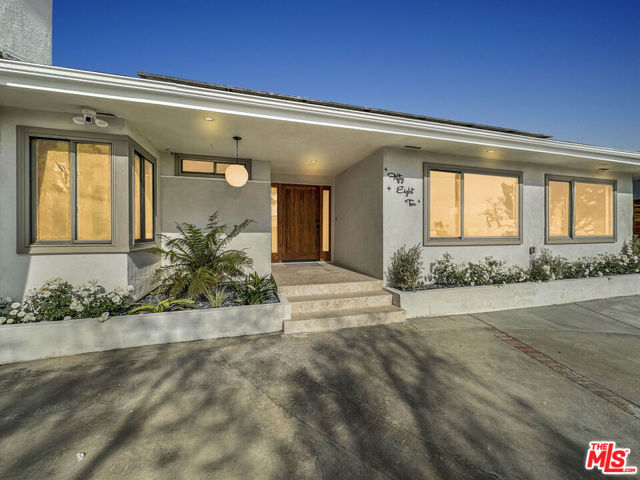 5810 S Halm Avenue, Los Angeles CA: https://media.crmls.org/mediaz/7cf19713-83de-48b9-9efb-ab118c60c5eb.jpg