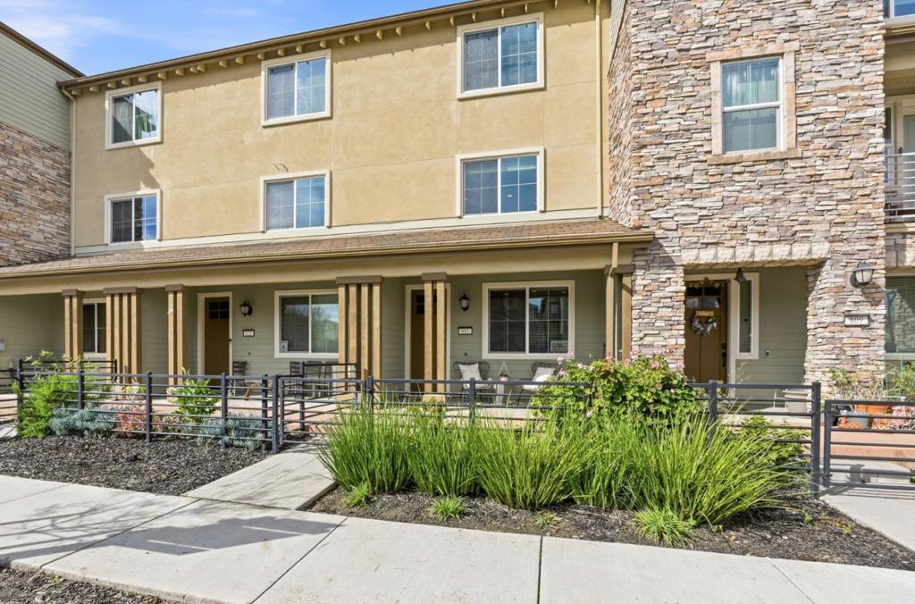 815 Blue Opal Drive