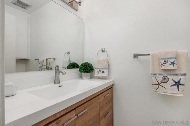 12991 Caminito Bodega, Del Mar CA: https://media.crmls.org/mediaz/7cf20cff-bd34-4218-9288-127c947f6b53.jpg