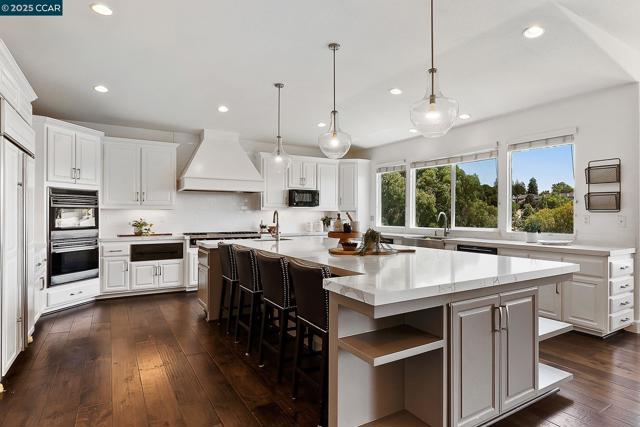2058 Marazzani Dr, Martinez CA: https://media.crmls.org/mediaz/7cf23aec-ce82-406b-871d-ccf9d4cc32c8.jpg