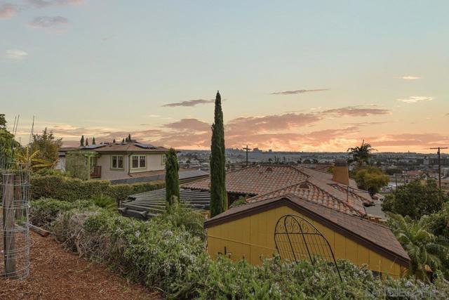 1250 Willow St, San Diego CA: https://media.crmls.org/mediaz/7cf2c3c6-8a94-41df-a60e-db0ec0faf155.jpg