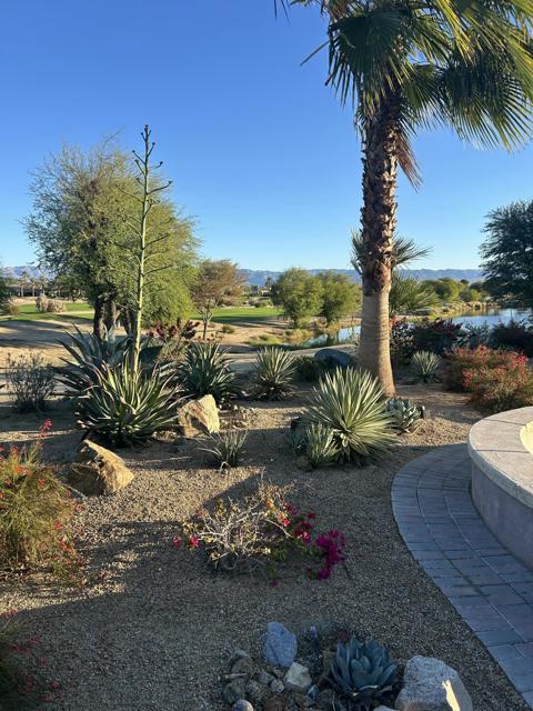 81650 Tiburon Drive, La Quinta CA: https://media.crmls.org/mediaz/7cf2c62f-3204-4b53-ac7e-5b0059779c43.jpg