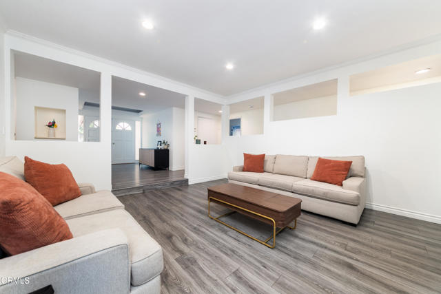 Detail Gallery Image 5 of 33 For 10037 Sunnybrae Ave, Los Angeles,  CA 91311 - 4 Beds | 2/1 Baths